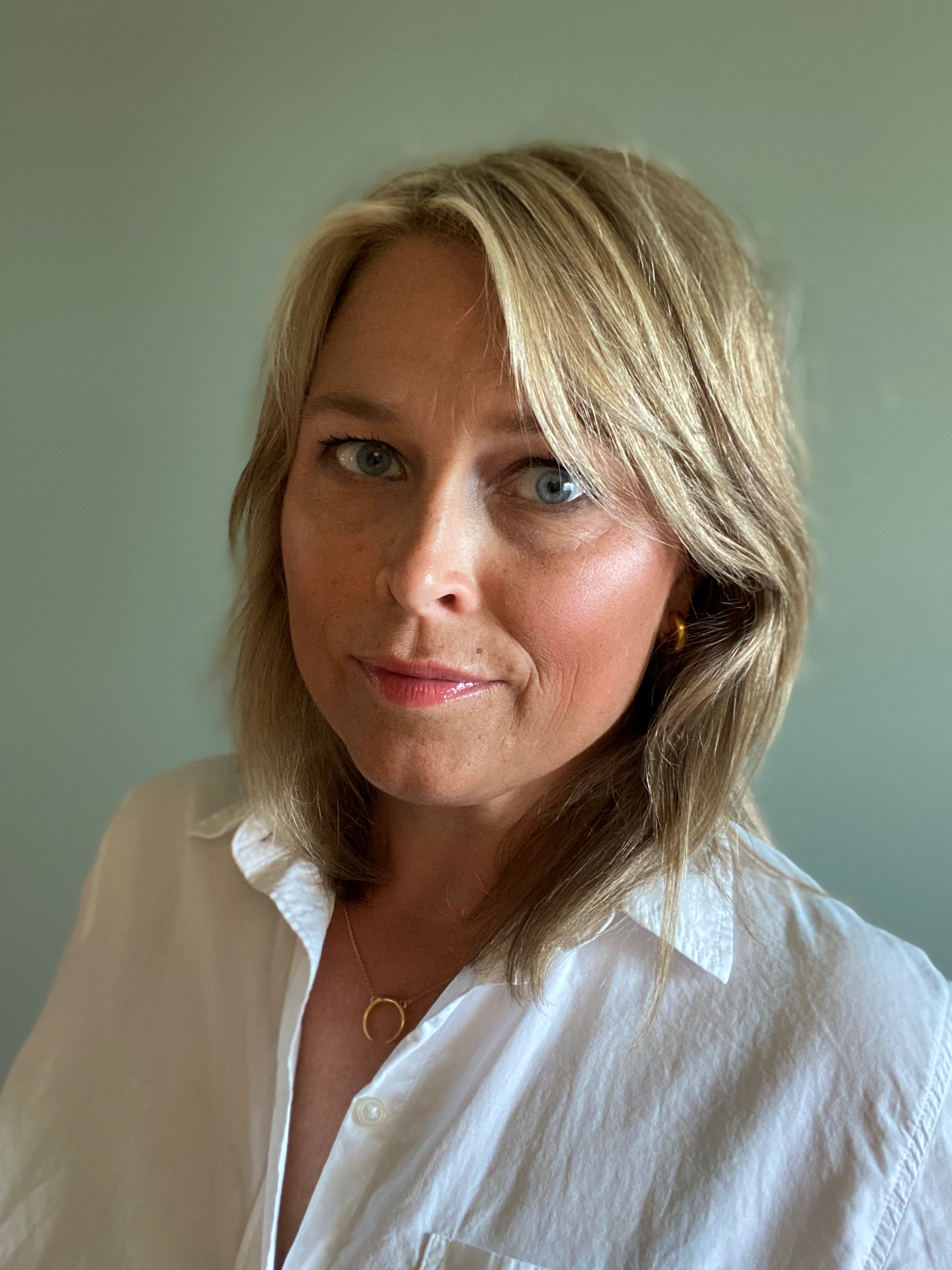 Hege Munthe frontal, alvorlig med skygge
