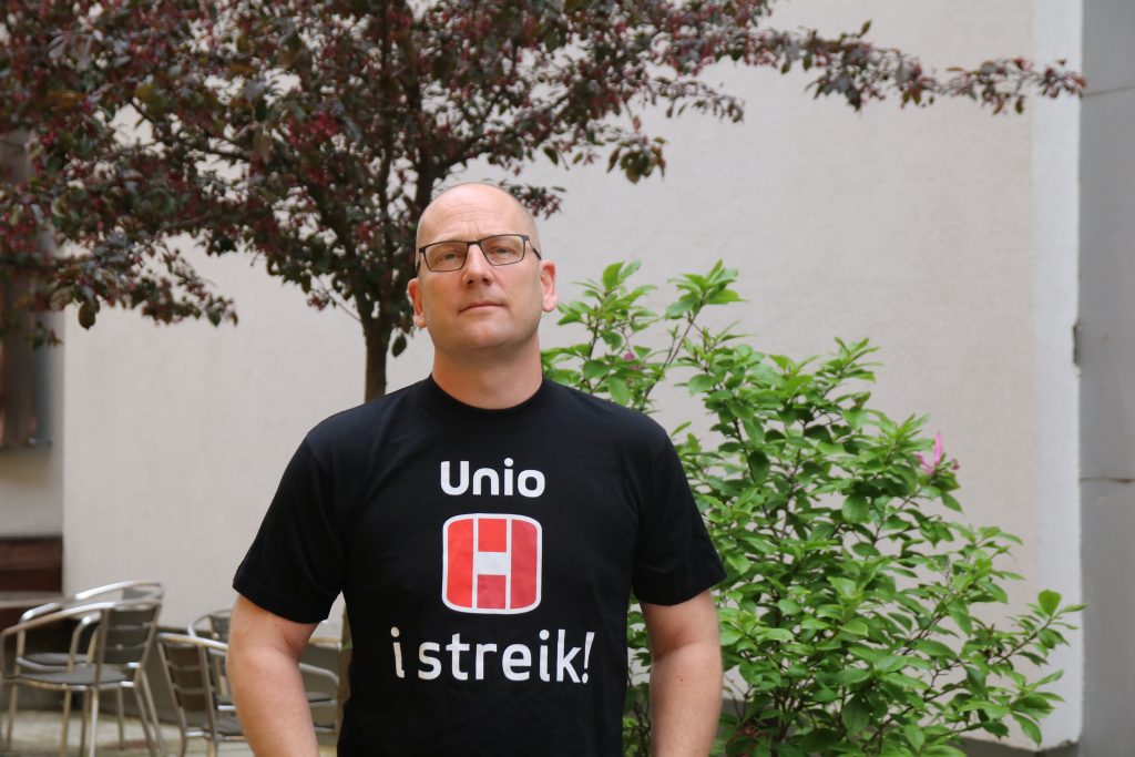 Steffen i streikeskjorte